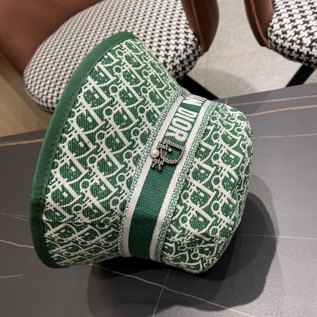  爆款到货Dior 迪奥 新款原单渔夫帽， 精致純也格调很有感觉，很酷很时尚，专柜断货热门，质量超赞