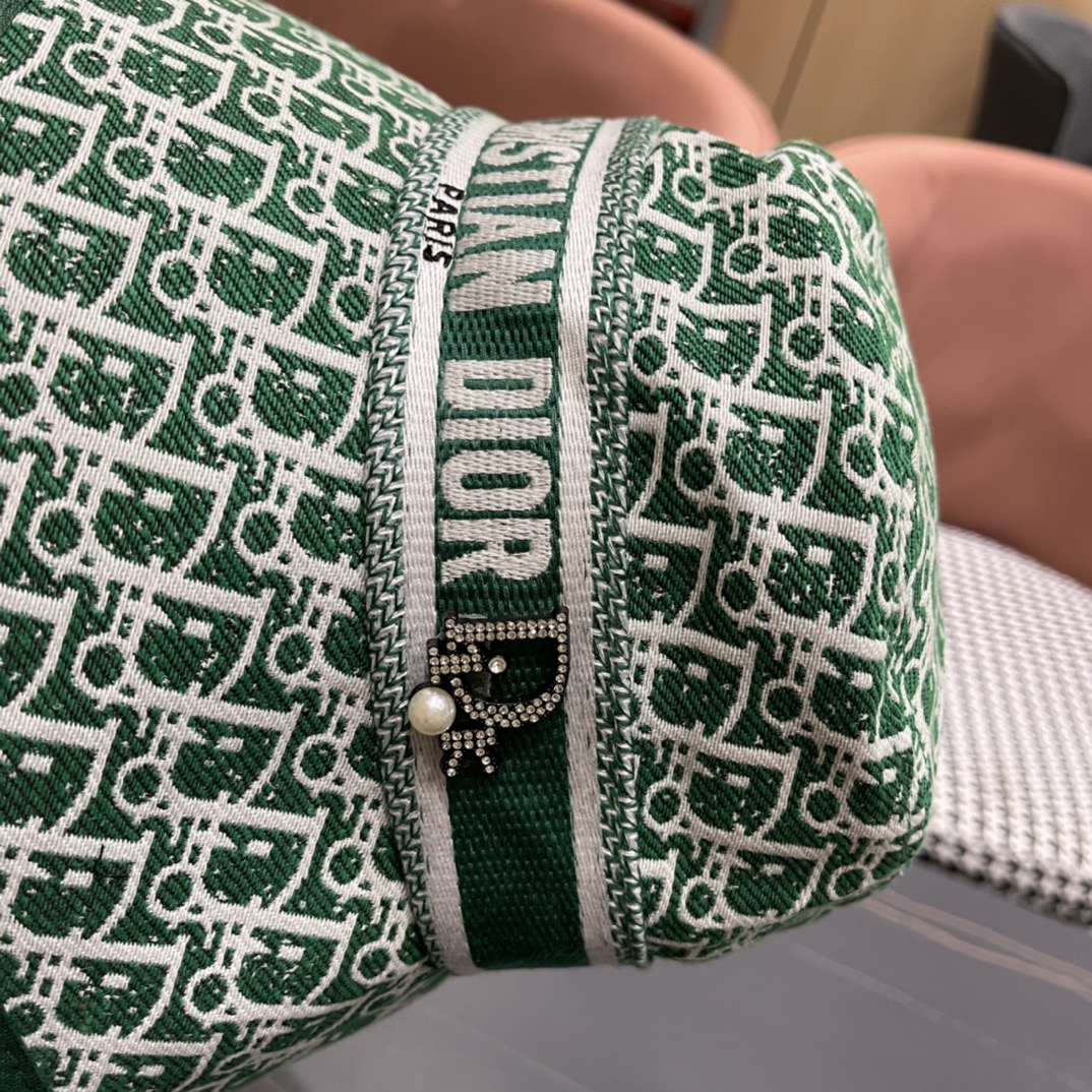  爆款到货Dior 迪奥 新款原单渔夫帽， 精致純也格调很有感觉，很酷很时尚，专柜断货热门，质量超赞