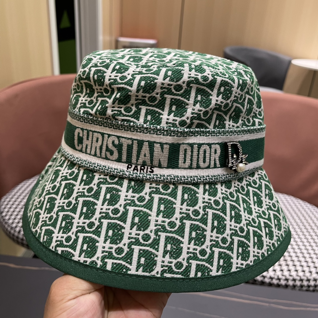  爆款到货Dior 迪奥 新款原单渔夫帽， 精致純也格调很有感觉，很酷很时尚，专柜断货热门，质量超赞