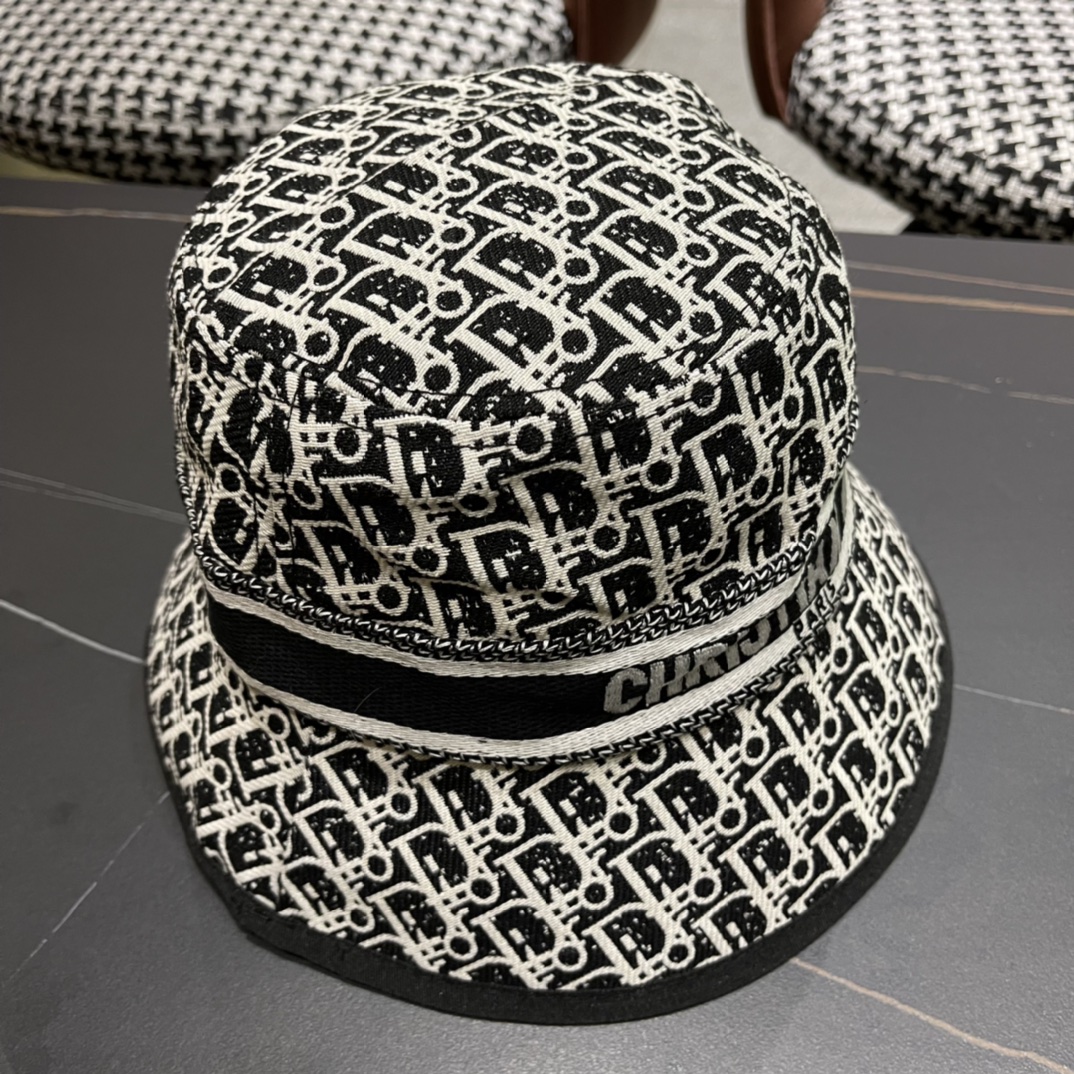  爆款到货Dior 迪奥 新款原单渔夫帽， 精致純也格调很有感觉，很酷很时尚，专柜断货热门，质量超赞