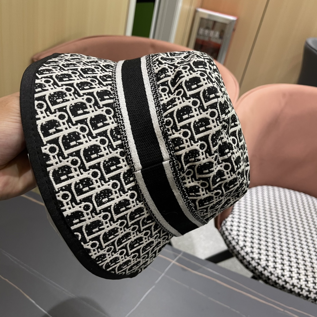  爆款到货Dior 迪奥 新款原单渔夫帽， 精致純也格调很有感觉，很酷很时尚，专柜断货热门，质量超赞