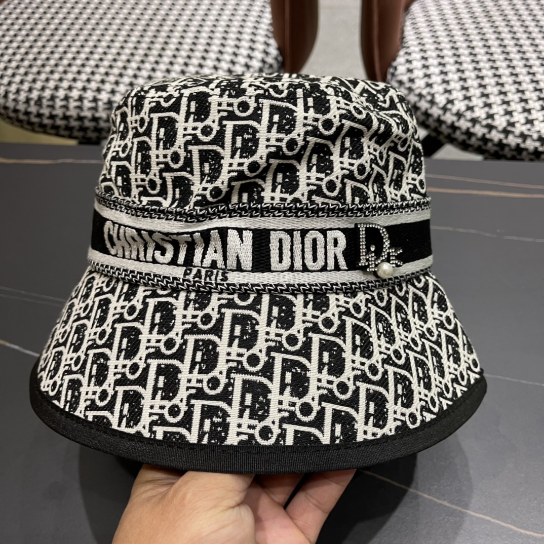  爆款到货Dior 迪奥 新款原单渔夫帽， 精致純也格调很有感觉，很酷很时尚，专柜断货热门，质量超赞