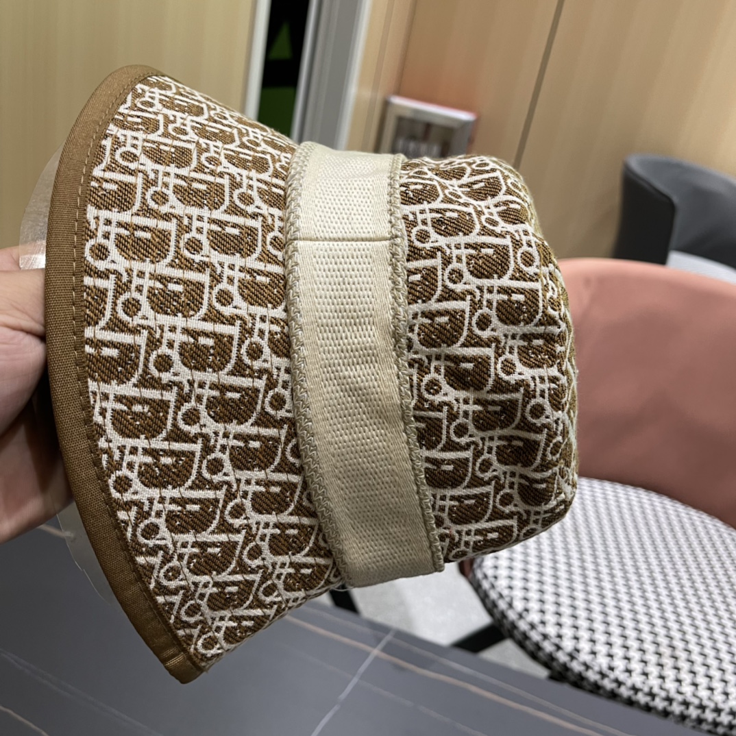  爆款到货Dior 迪奥 新款原单渔夫帽， 精致純也格调很有感觉，很酷很时尚，专柜断货热门，质量超赞