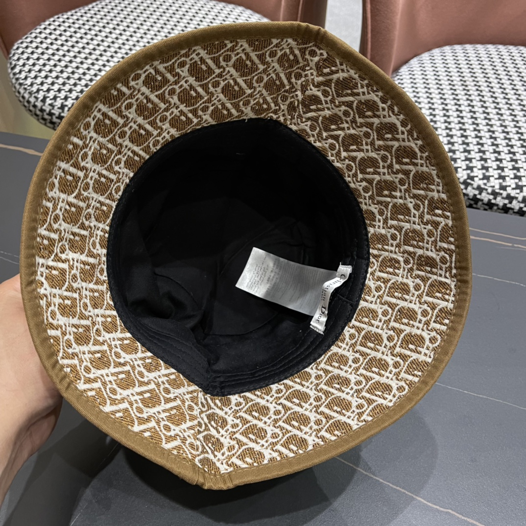  爆款到货Dior 迪奥 新款原单渔夫帽， 精致純也格调很有感觉，很酷很时尚，专柜断货热门，质量超赞