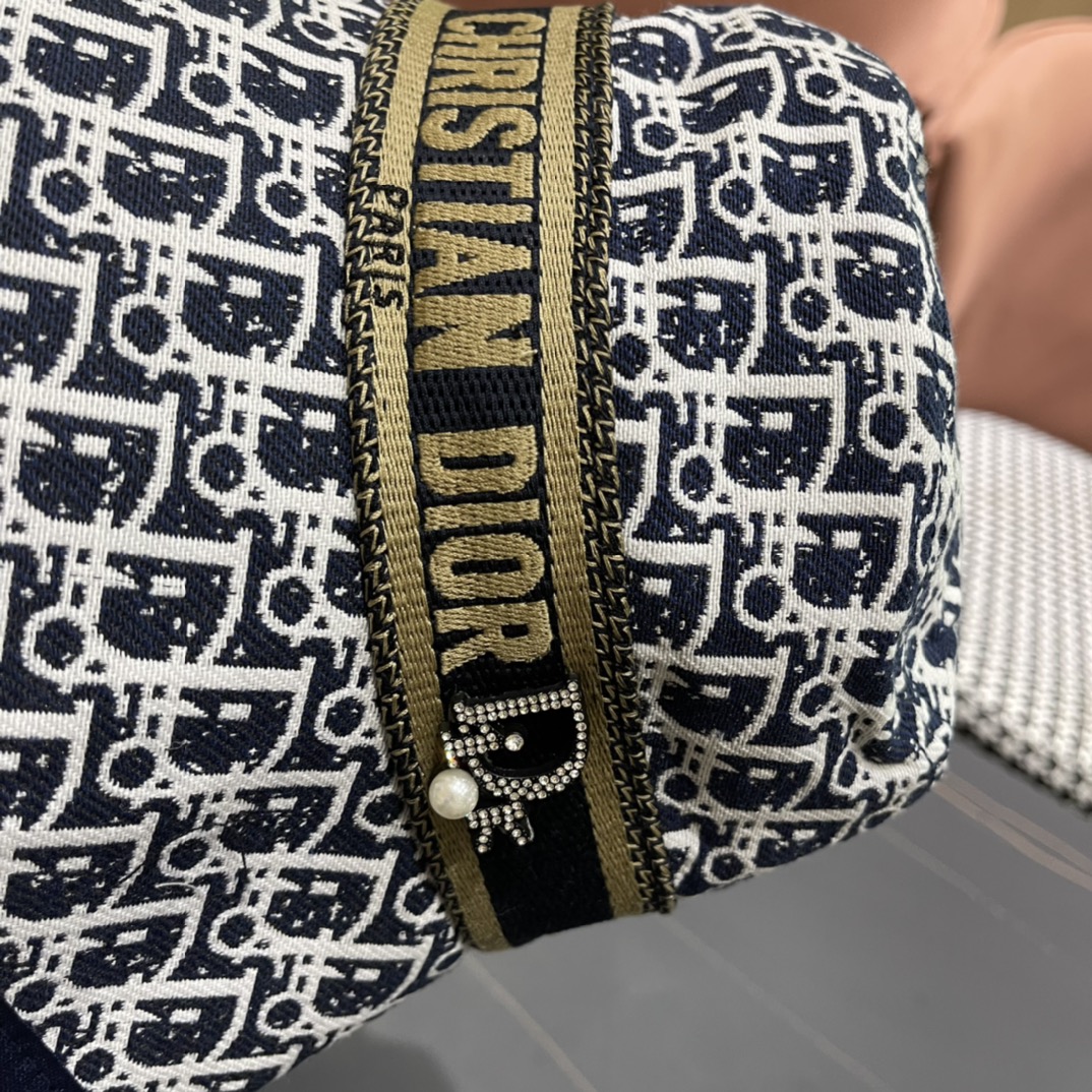  爆款到货Dior 迪奥 新款原单渔夫帽， 精致純也格调很有感觉，很酷很时尚，专柜断货热门，质量超赞