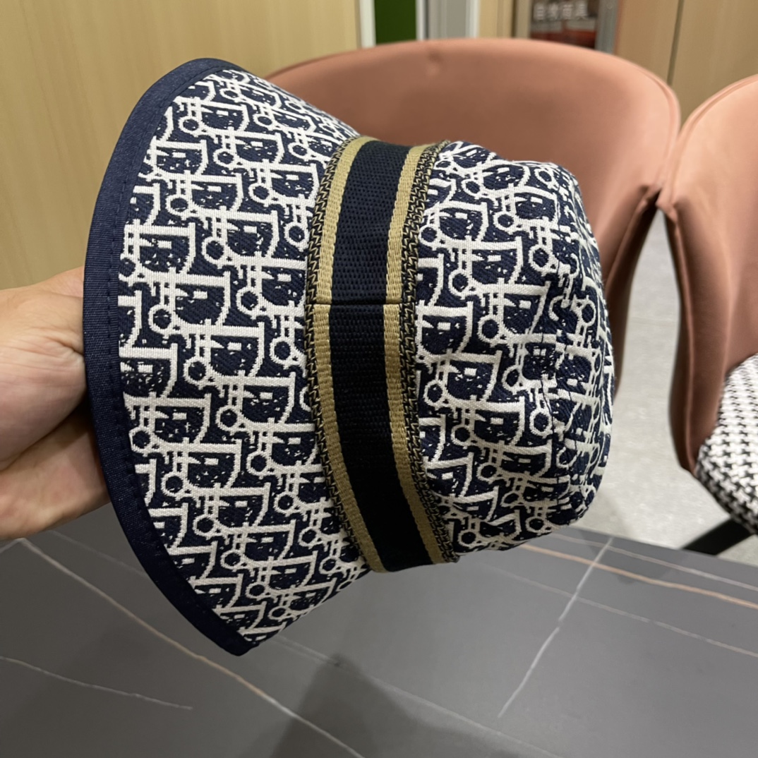  爆款到货Dior 迪奥 新款原单渔夫帽， 精致純也格调很有感觉，很酷很时尚，专柜断货热门，质量超赞