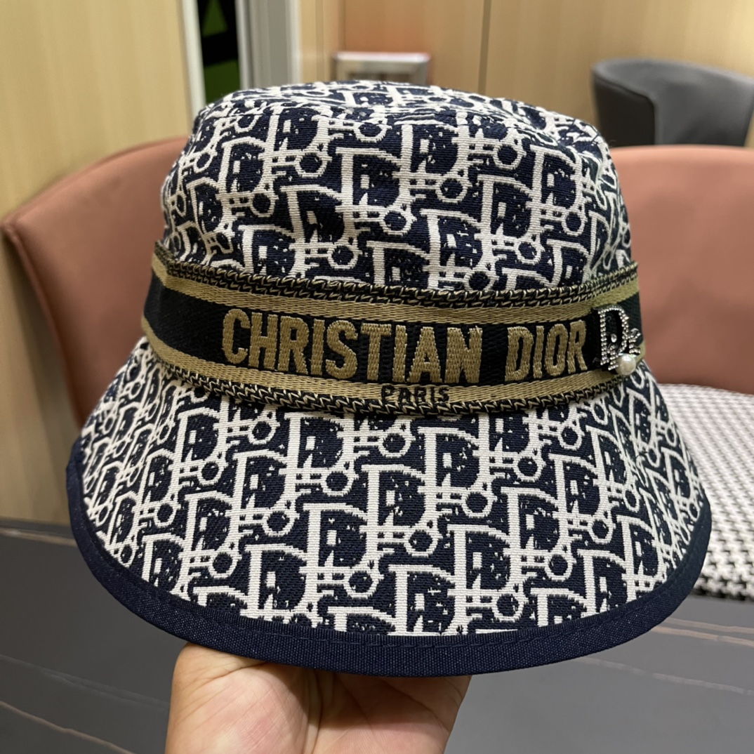  爆款到货Dior 迪奥 新款原单渔夫帽， 精致純也格调很有感觉，很酷很时尚，专柜断货热门，质量超赞