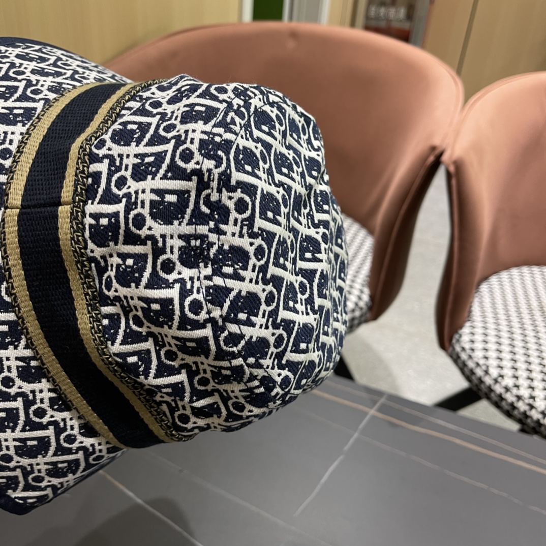  爆款到货Dior 迪奥 新款原单渔夫帽， 精致純也格调很有感觉，很酷很时尚，专柜断货热门，质量超赞