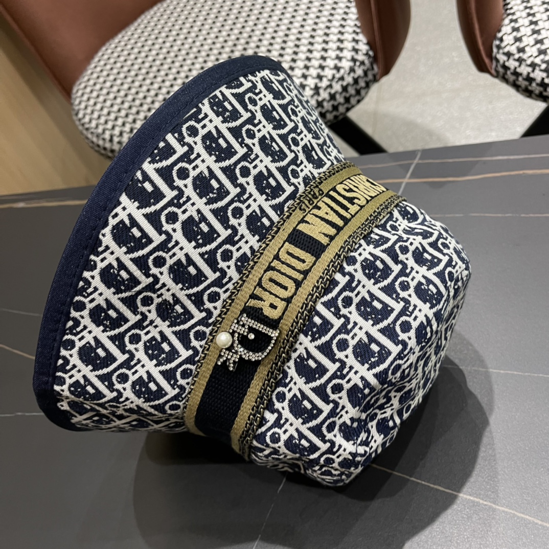  爆款到货Dior 迪奥 新款原单渔夫帽， 精致純也格调很有感觉，很酷很时尚，专柜断货热门，质量超赞