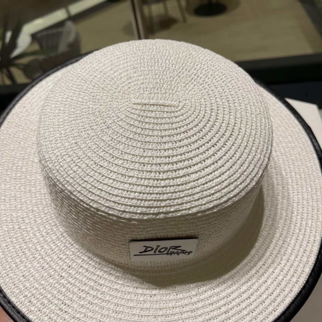 【DIOR迪奥】春夏新款草编平顶遮阳草帽盆帽🤩沙滩风，简约大方，百搭单品～出街首选，新款帽型超美腻，新品上架
