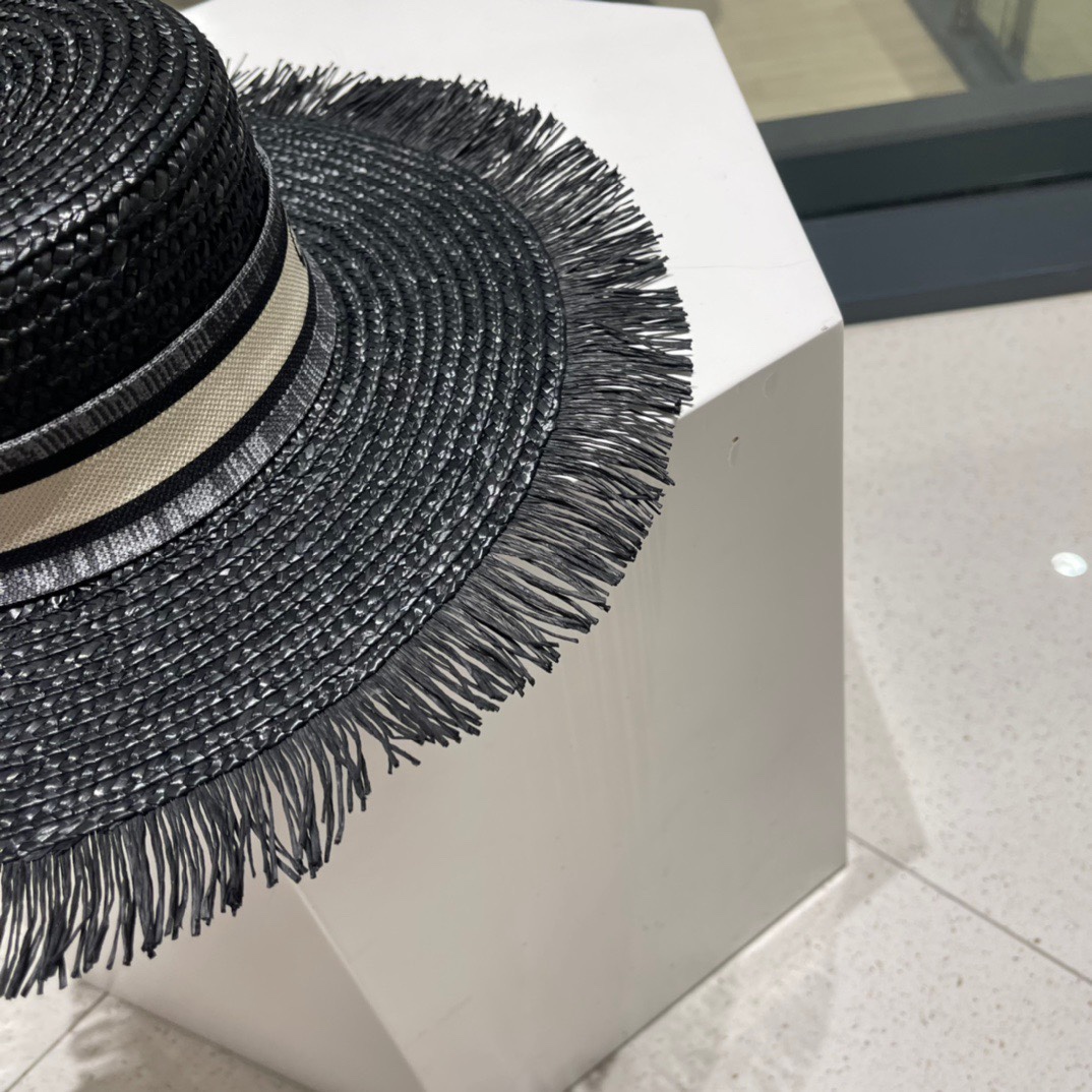 高版本Dior迪奥官方款麦秆草帽高密度制作一顶超级有品位的草帽了出街首选！帽型超美腻颜色妥妥轻便携带！小