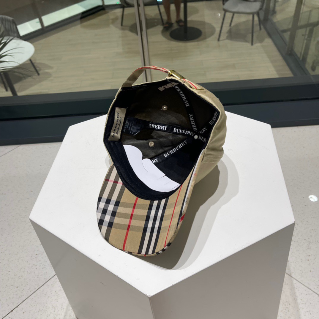  Burberry（巴宝莉）立体绣，原单棒球帽  专柜热卖款纯棉内里，轻盈透气。完美版型，对格精准无误，