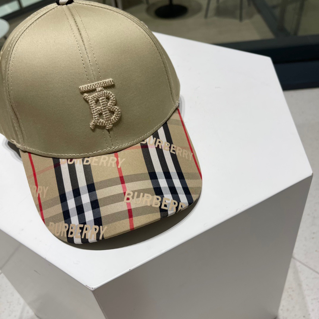  Burberry（巴宝莉）立体绣，原单棒球帽  专柜热卖款纯棉内里，轻盈透气。完美版型，对格精准无误，