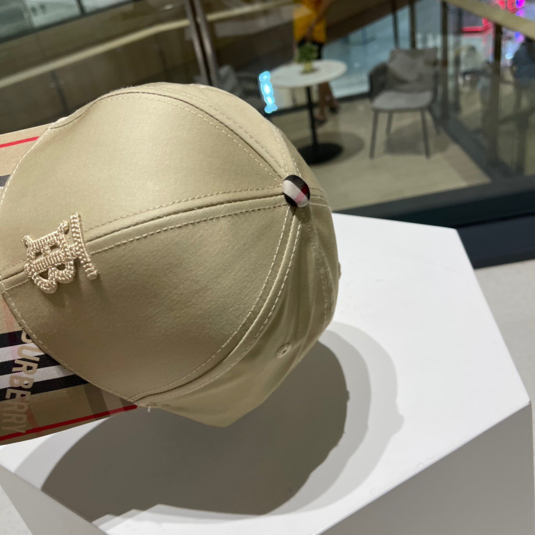  Burberry（巴宝莉）立体绣，原单棒球帽  专柜热卖款纯棉内里，轻盈透气。完美版型，对格精准无误，