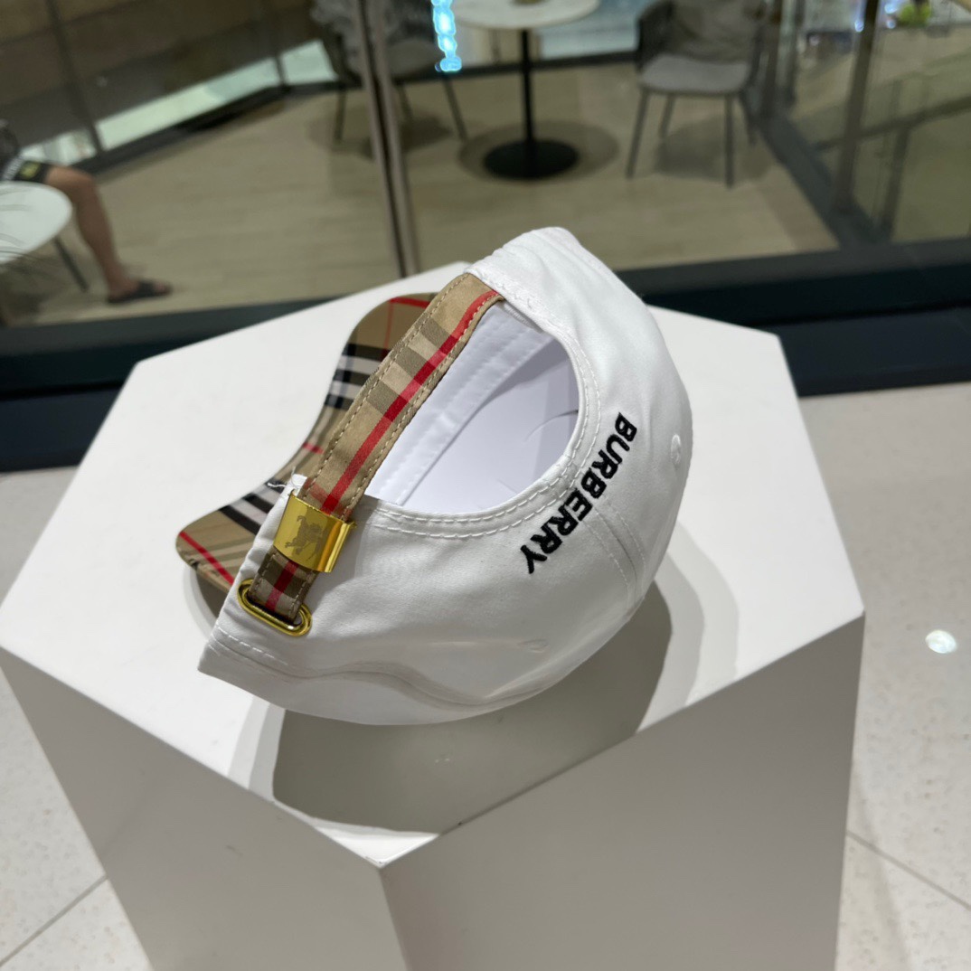  Burberry（巴宝莉）立体绣，原单棒球帽  专柜热卖款纯棉内里，轻盈透气。完美版型，对格精准无误，