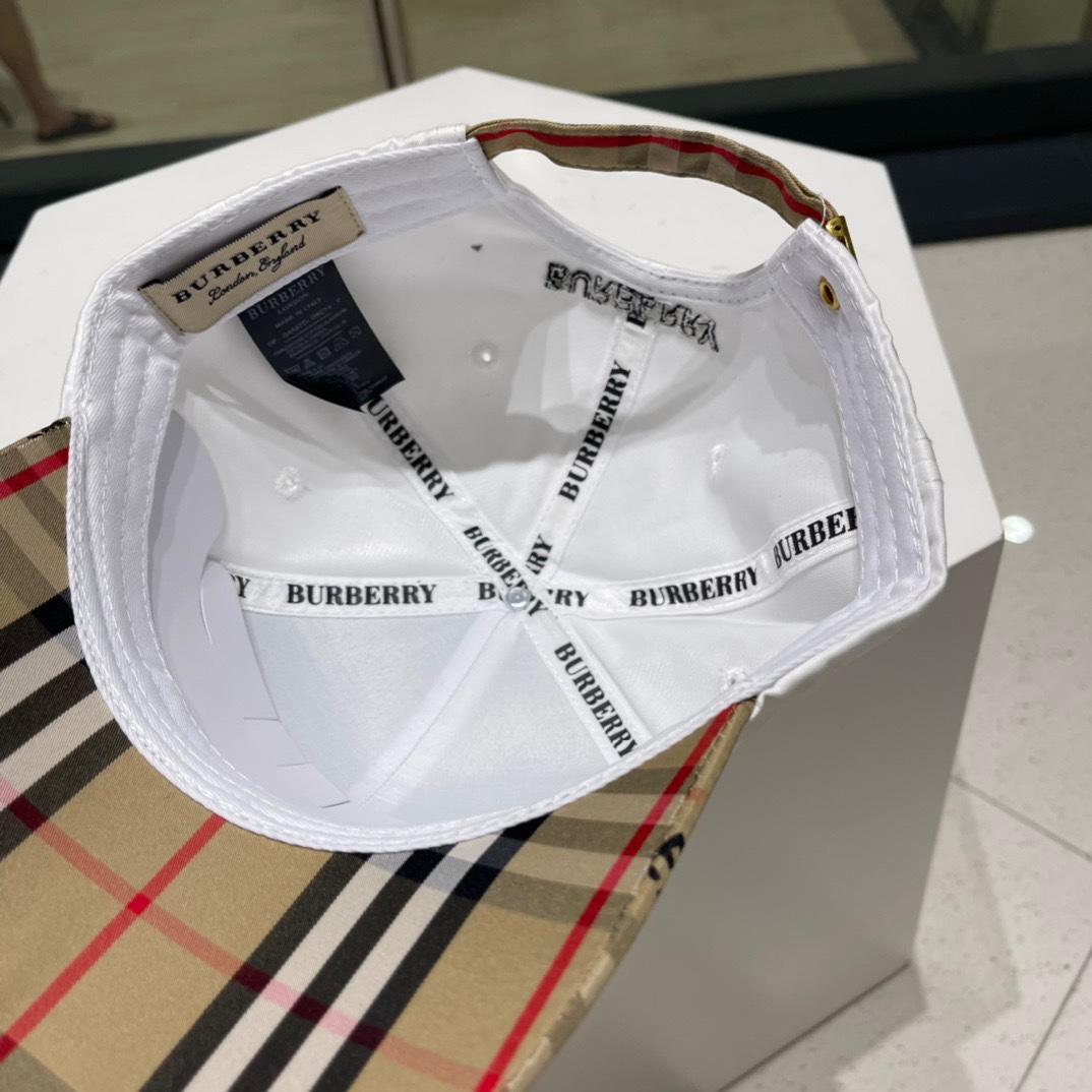  Burberry（巴宝莉）立体绣，原单棒球帽  专柜热卖款纯棉内里，轻盈透气。完美版型，对格精准无误，