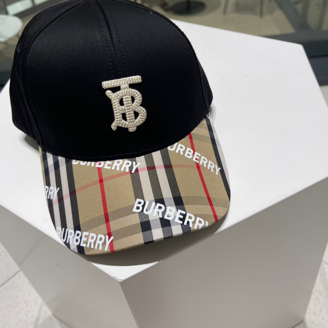  Burberry（巴宝莉）立体绣，原单棒球帽  专柜热卖款纯棉内里，轻盈透气。完美版型，对格精准无误，