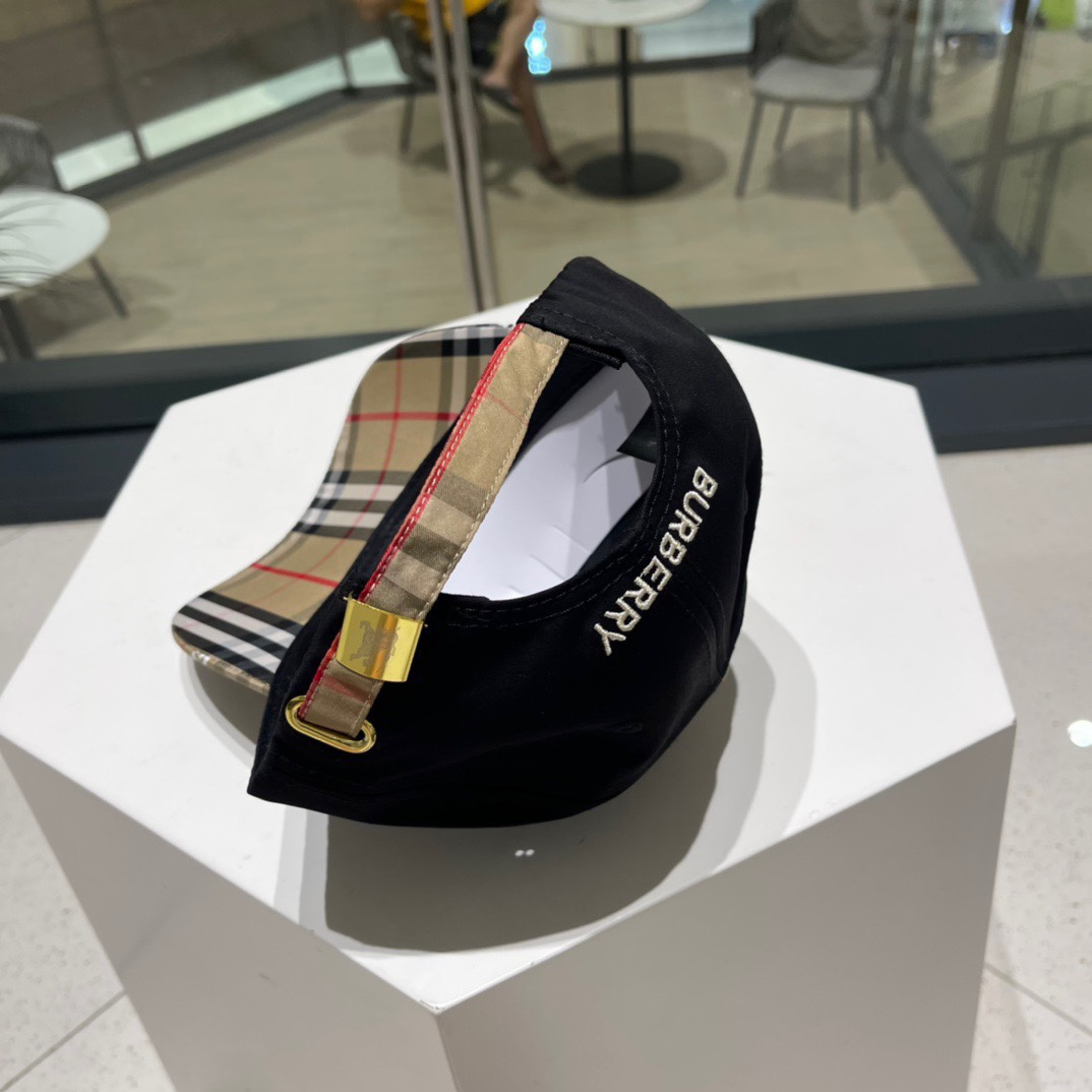  Burberry（巴宝莉）立体绣，原单棒球帽  专柜热卖款纯棉内里，轻盈透气。完美版型，对格精准无误，