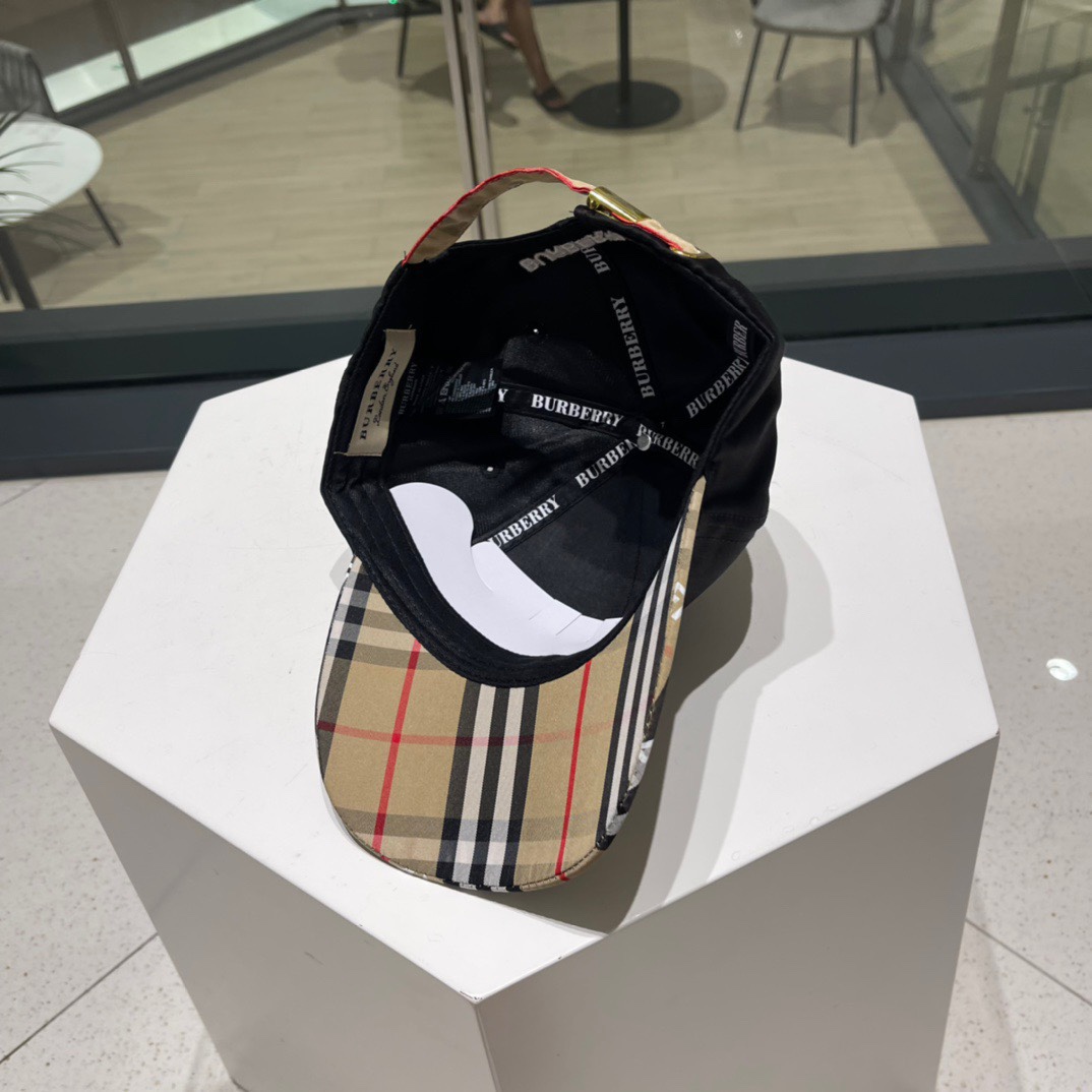  Burberry（巴宝莉）立体绣，原单棒球帽  专柜热卖款纯棉内里，轻盈透气。完美版型，对格精准无误，