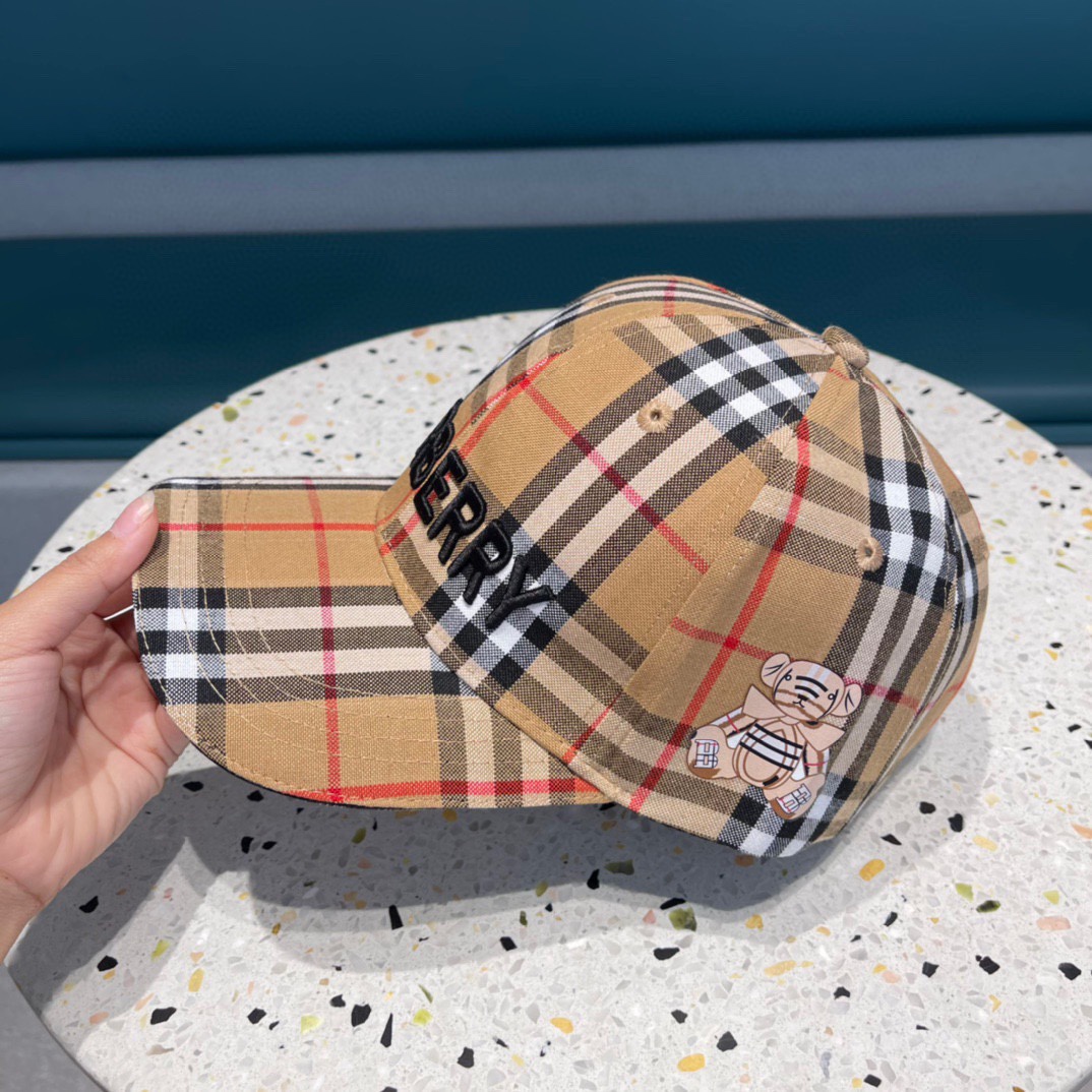 巴宝莉棒球帽Burberry棒球帽️原单棒球帽TB棒球帽做工非常精致简约大气休闲时尚潮流又有范百搭款跑量