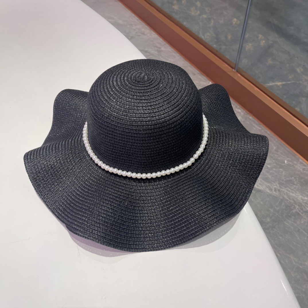 【CHANEL香奈儿】春夏新款草编荷叶边 遮阳草帽盆帽🤩沙滩风，简约大方，百搭单品～出街首选，新款帽型超美腻，新品上架