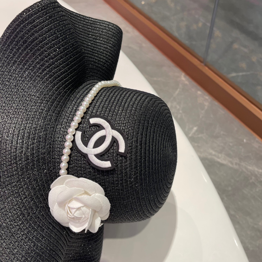 【CHANEL香奈儿】春夏新款草编荷叶边 遮阳草帽盆帽🤩沙滩风，简约大方，百搭单品～出街首选，新款帽型超美腻，新品上架