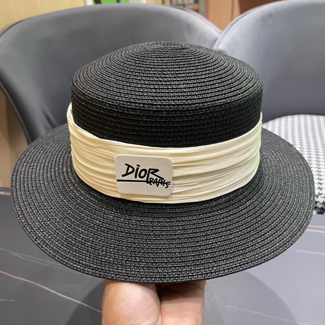 Dior迪奥2024平顶草帽高密度制作一顶超级有品位的草帽了出街首选！帽型超美腻颜色妥妥轻便携带！小仙女