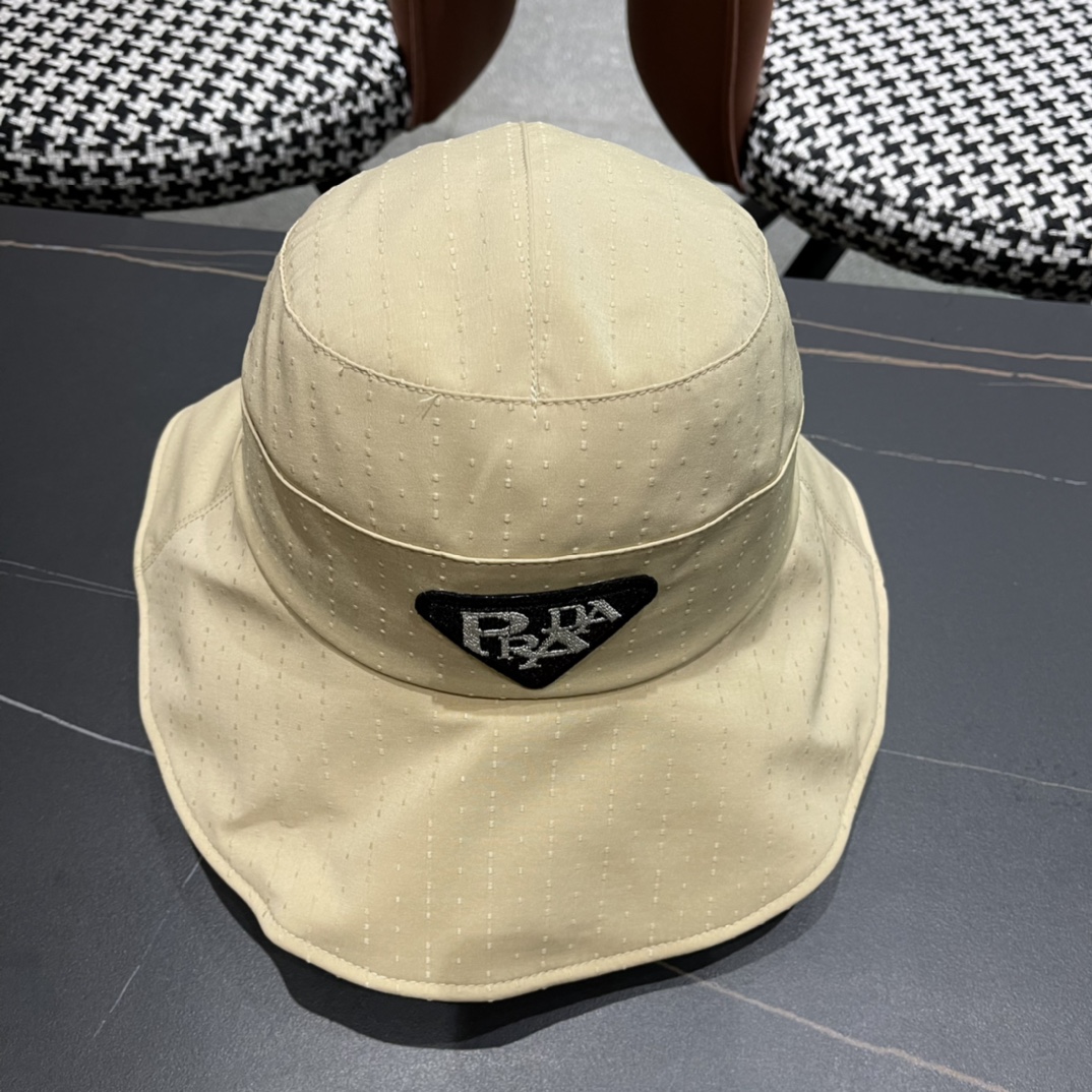 【PRADA普拉达】2024新款三角标遮阳渔夫帽～简约大气沙滩风