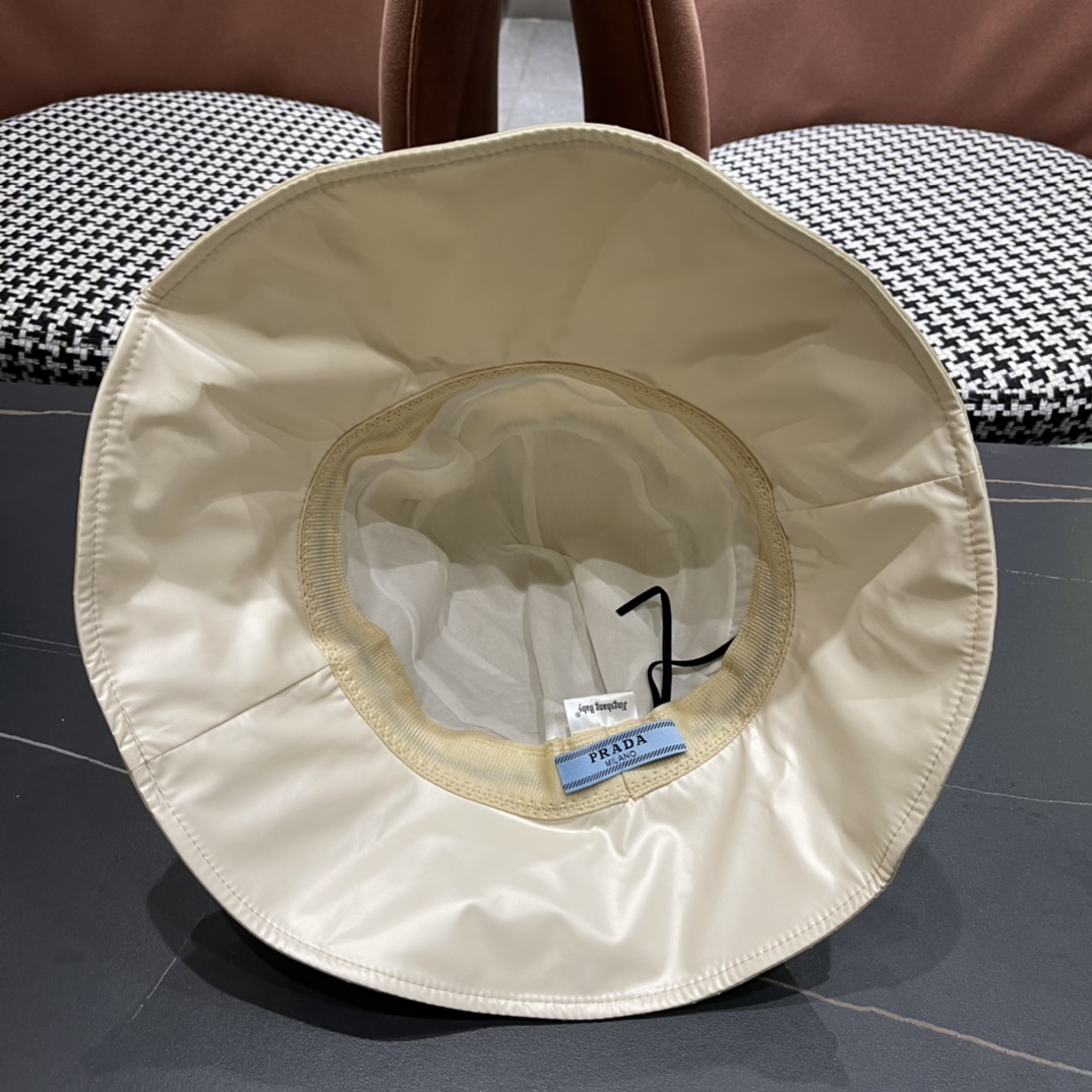 【PRADA普拉达】2024新款三角标遮阳渔夫帽～简约大气沙滩风