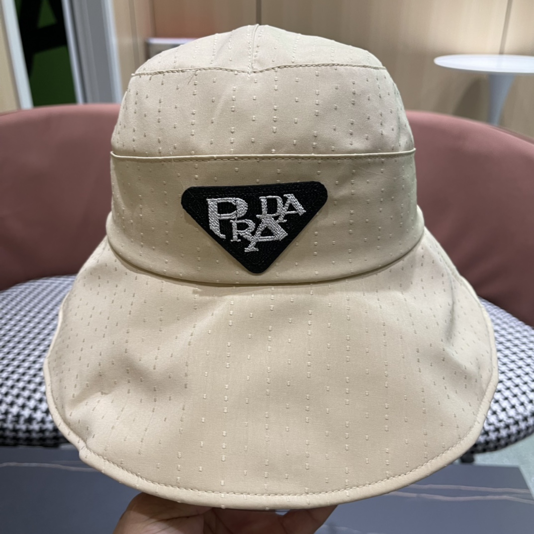 【PRADA普拉达】2024新款三角标遮阳渔夫帽～简约大气沙滩风