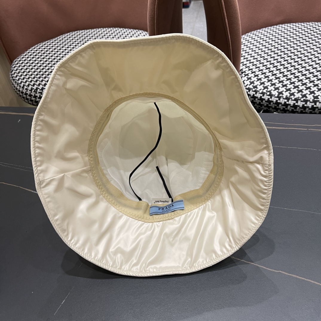 【PRADA普拉达】2024新款三角标遮阳渔夫帽～简约大气沙滩风
