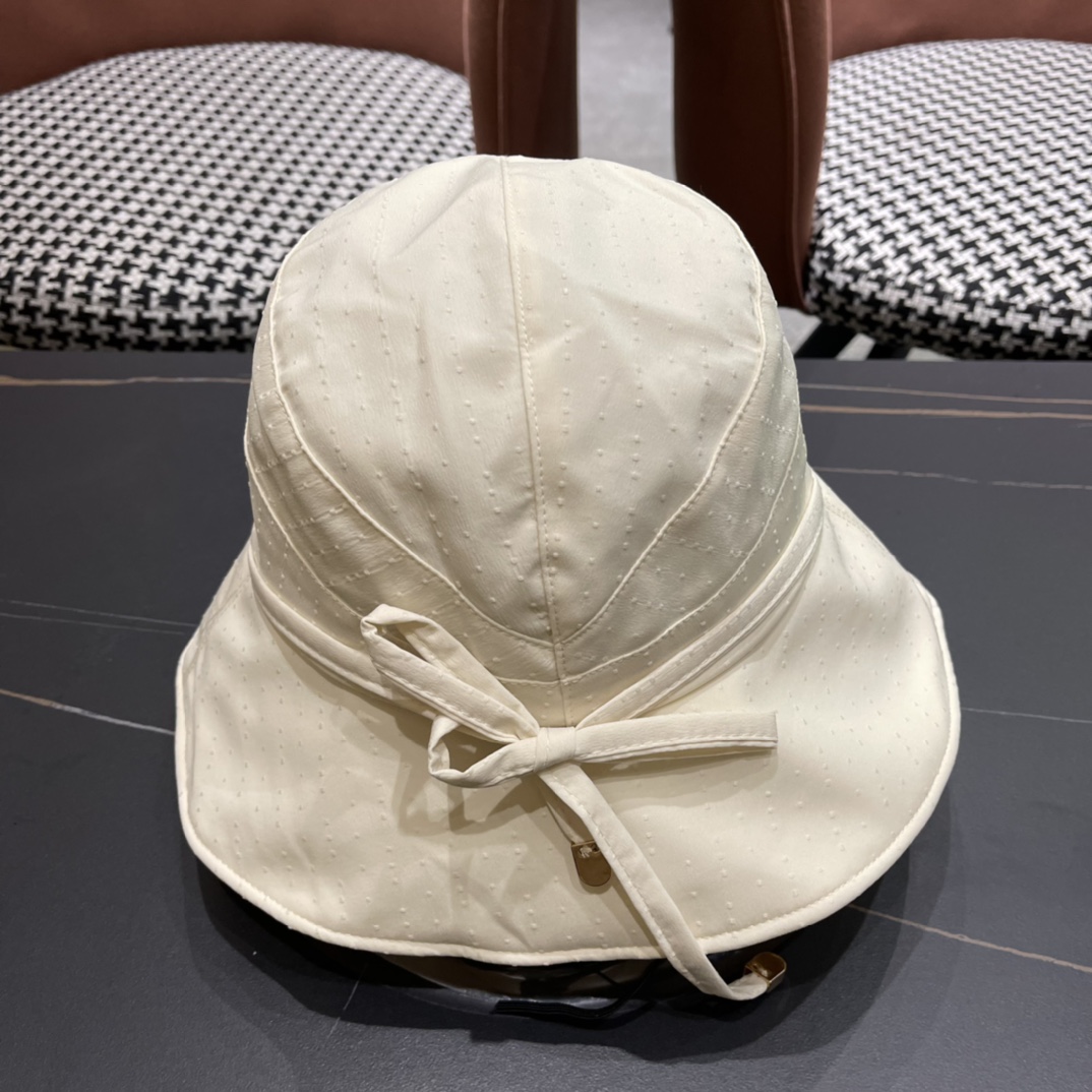 【PRADA普拉达】2024新款三角标遮阳渔夫帽～简约大气沙滩风