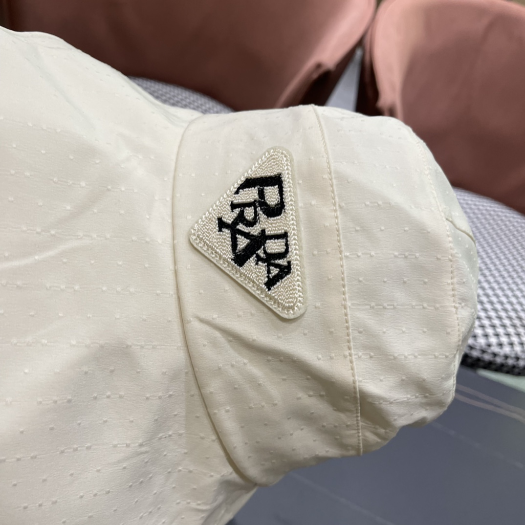 【PRADA普拉达】2024新款三角标遮阳渔夫帽～简约大气沙滩风