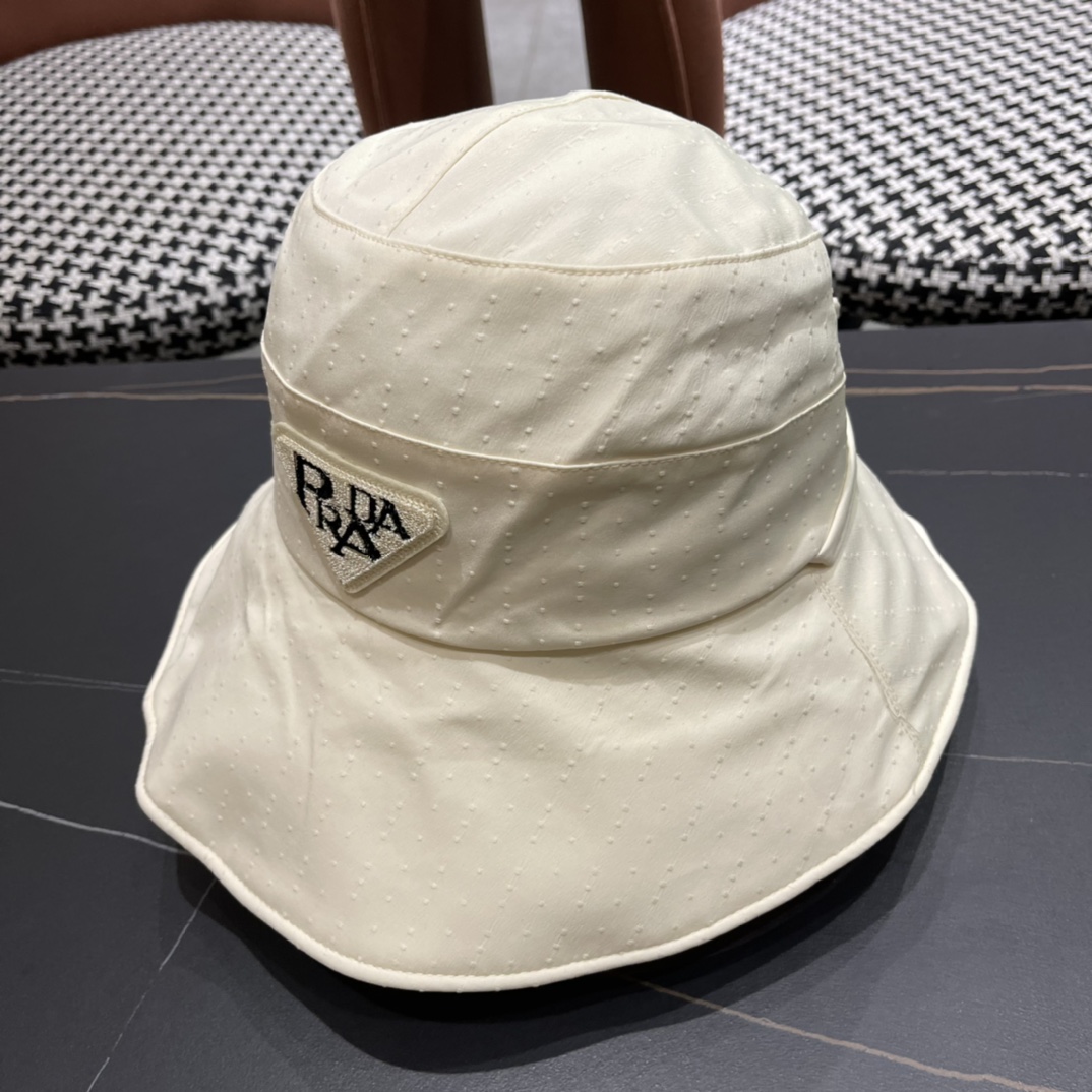 【PRADA普拉达】2024新款三角标遮阳渔夫帽～简约大气沙滩风