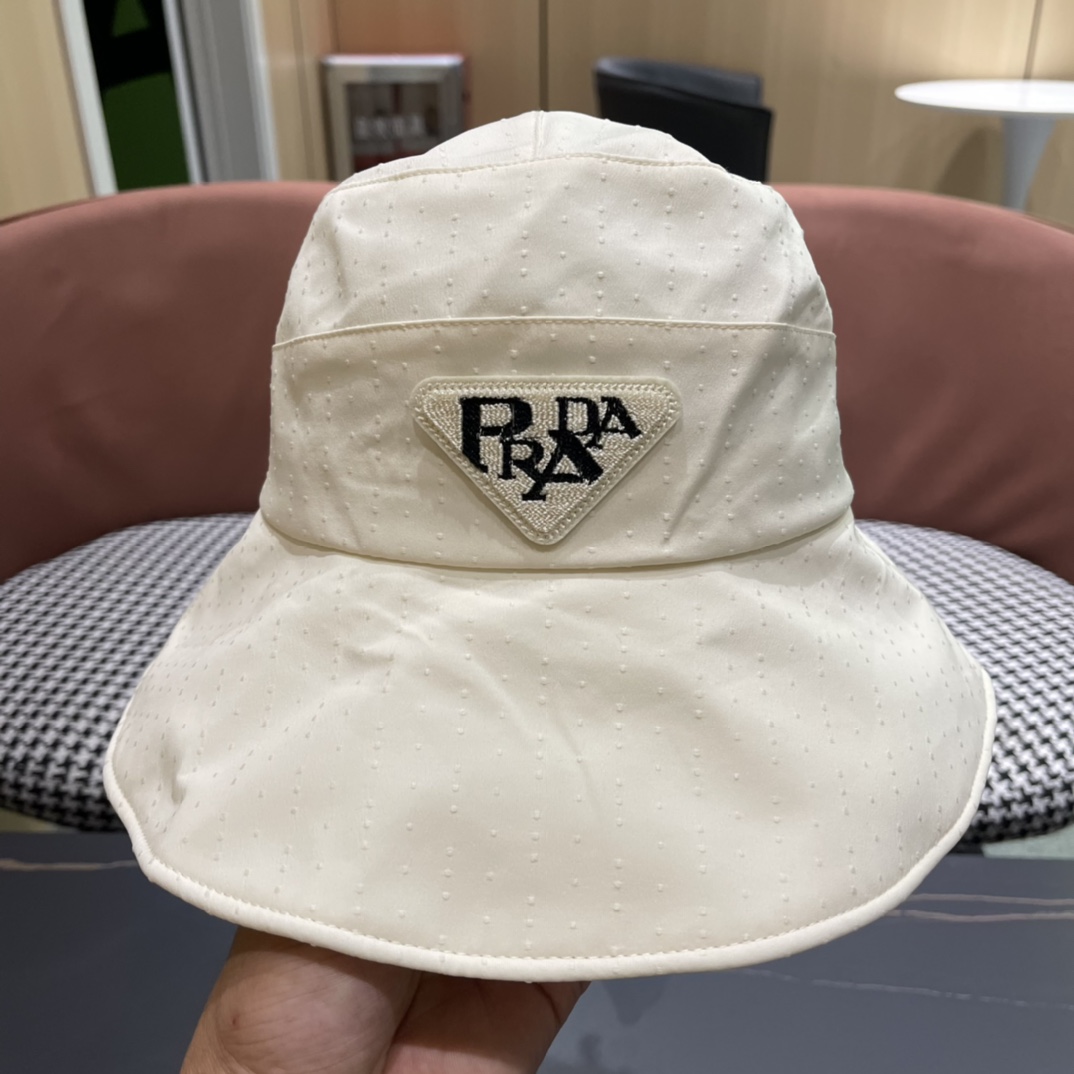 【PRADA普拉达】2024新款三角标遮阳渔夫帽～简约大气沙滩风