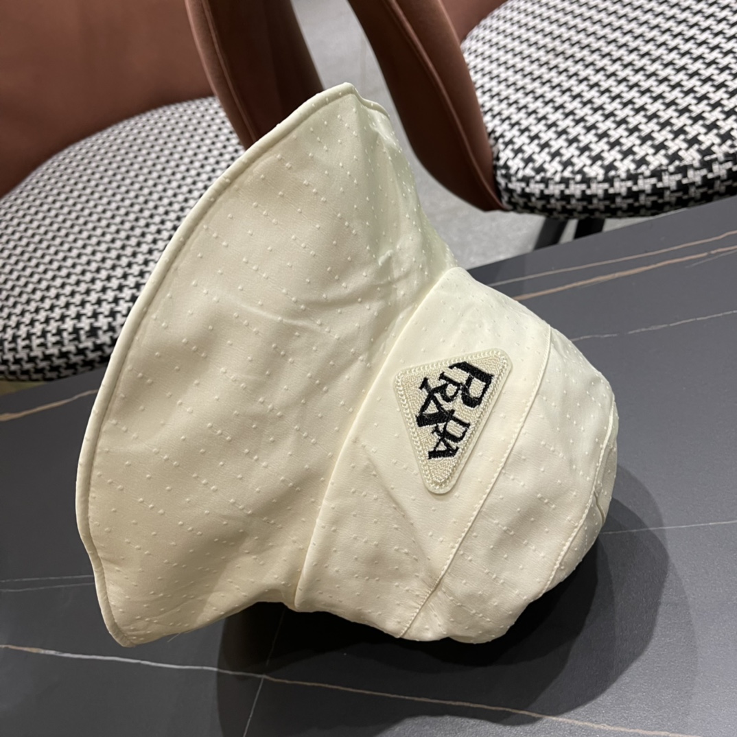 【PRADA普拉达】2024新款三角标遮阳渔夫帽～简约大气沙滩风