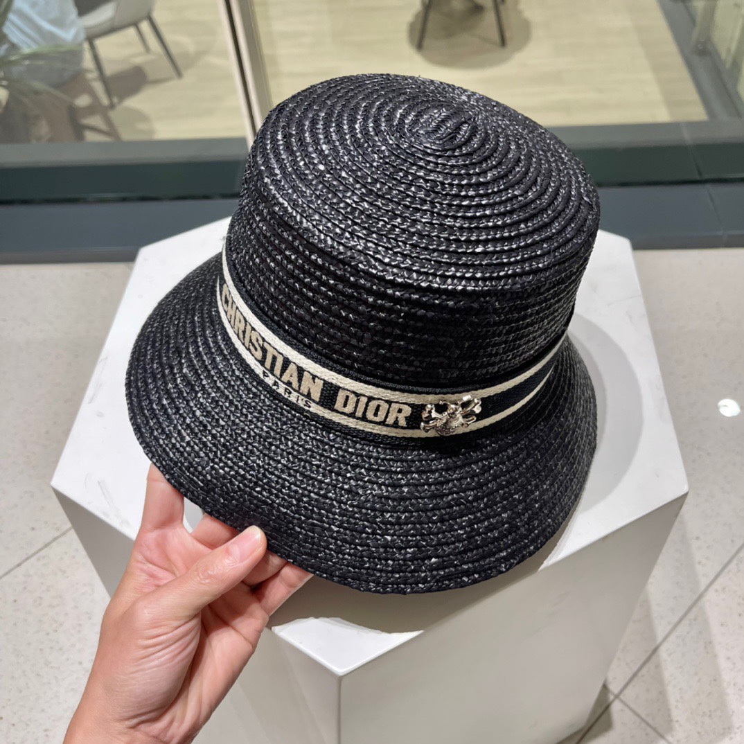 Dior迪奥官方款麦秆草帽高密度制作一顶超级有品位的草帽了出街首选！帽型超美腻颜色妥妥轻便携带！小仙女人