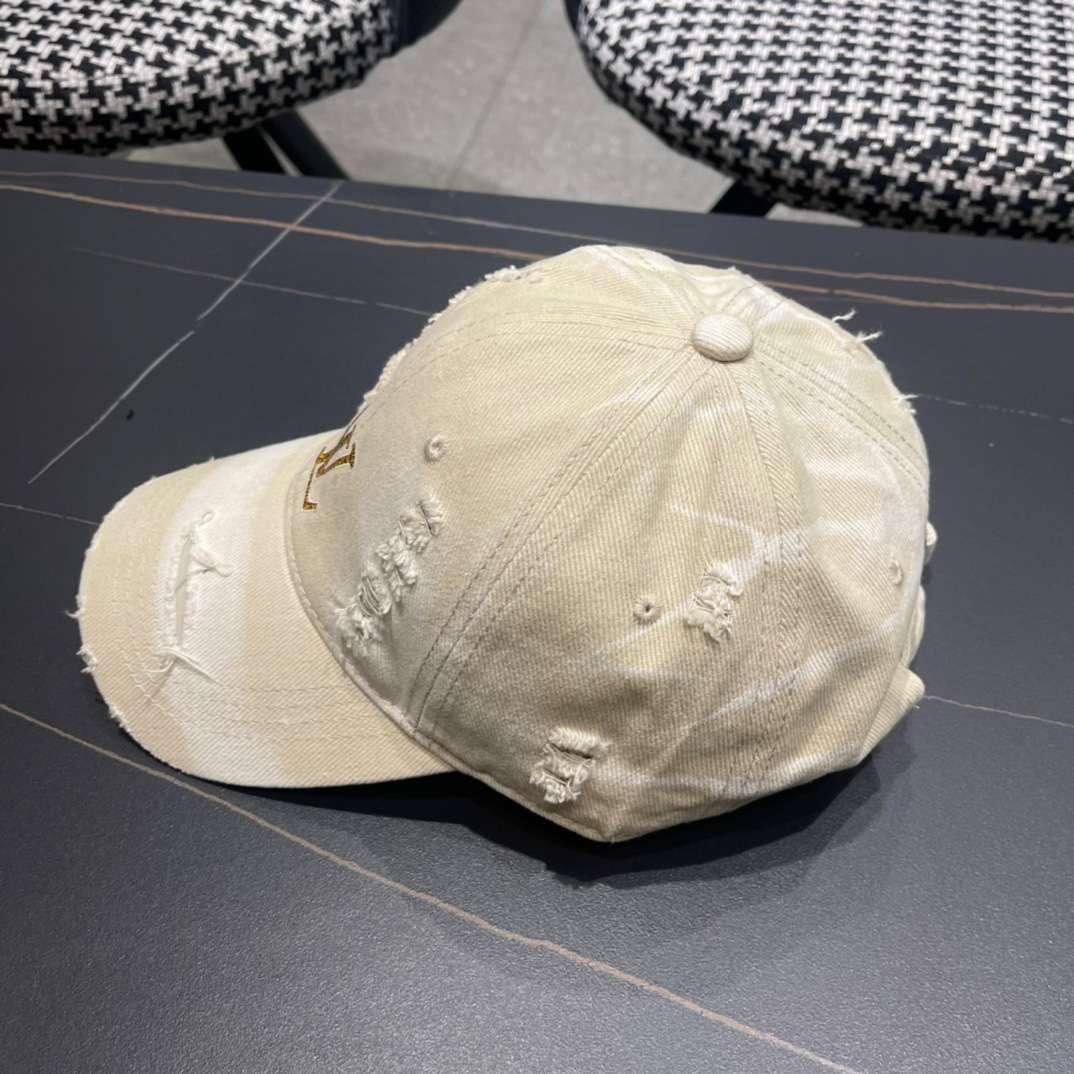 路易威登破洞棒球帽LV新款真的太好看了手感和质感都超棒的可盐可甜