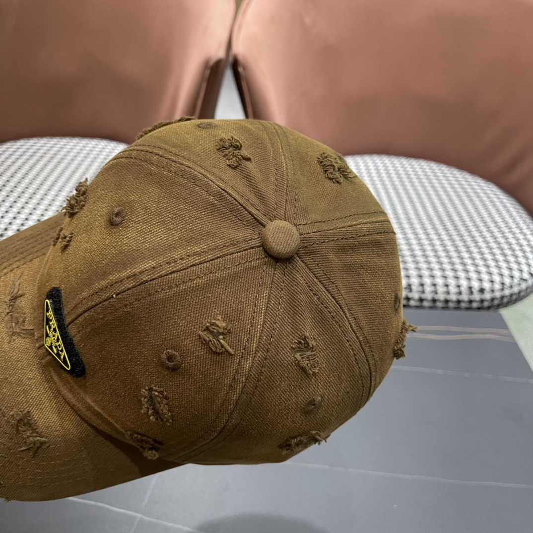 普拉达PRADA2024春夏新款棒球帽设计感超强让人耳目一新头型非常好可以修饰各种头型实力百搭款