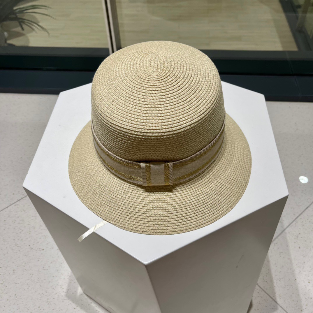  【DIOR迪奥】2023新款水桶草编遮阳草帽盆帽🤩沙滩风，简约大方，百搭单品～出街首选，新款帽型超美腻