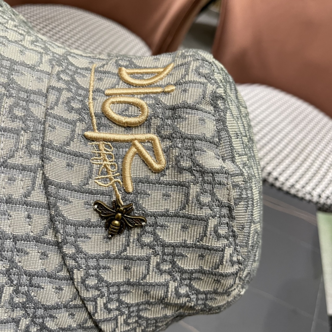  Dior 迪奥 新款原单渔夫帽， 精致純也格调很有感觉，很酷很时尚，专柜断货热门，质量超赞