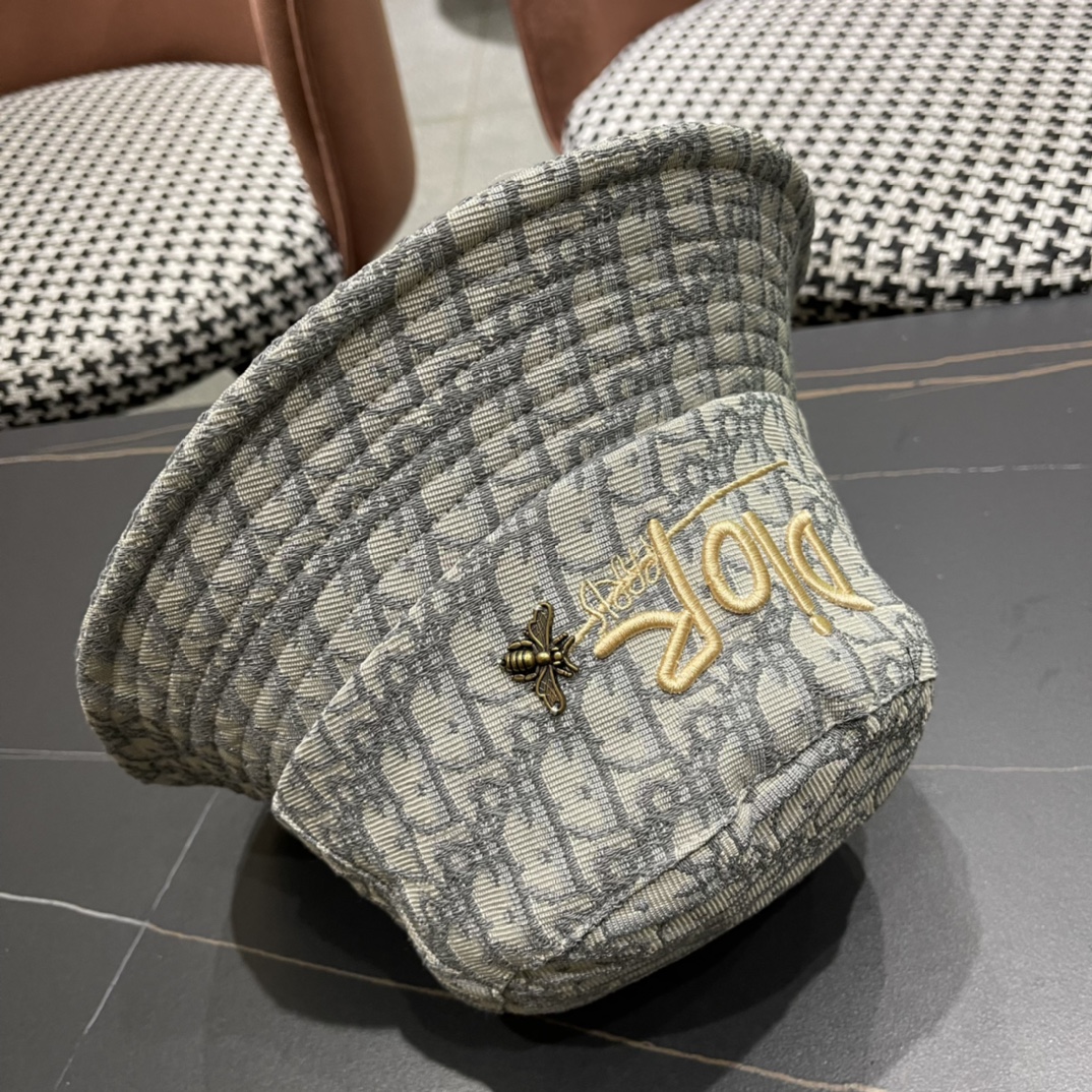  Dior 迪奥 新款原单渔夫帽， 精致純也格调很有感觉，很酷很时尚，专柜断货热门，质量超赞