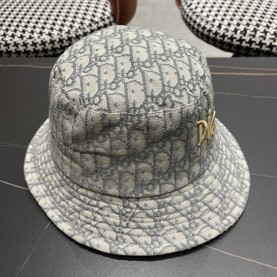  Dior 迪奥 新款原单渔夫帽， 精致純也格调很有感觉，很酷很时尚，专柜断货热门，质量超赞