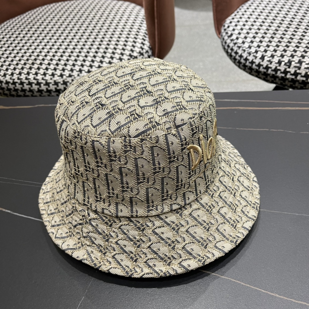  Dior 迪奥 新款原单渔夫帽， 精致純也格调很有感觉，很酷很时尚，专柜断货热门，质量超赞