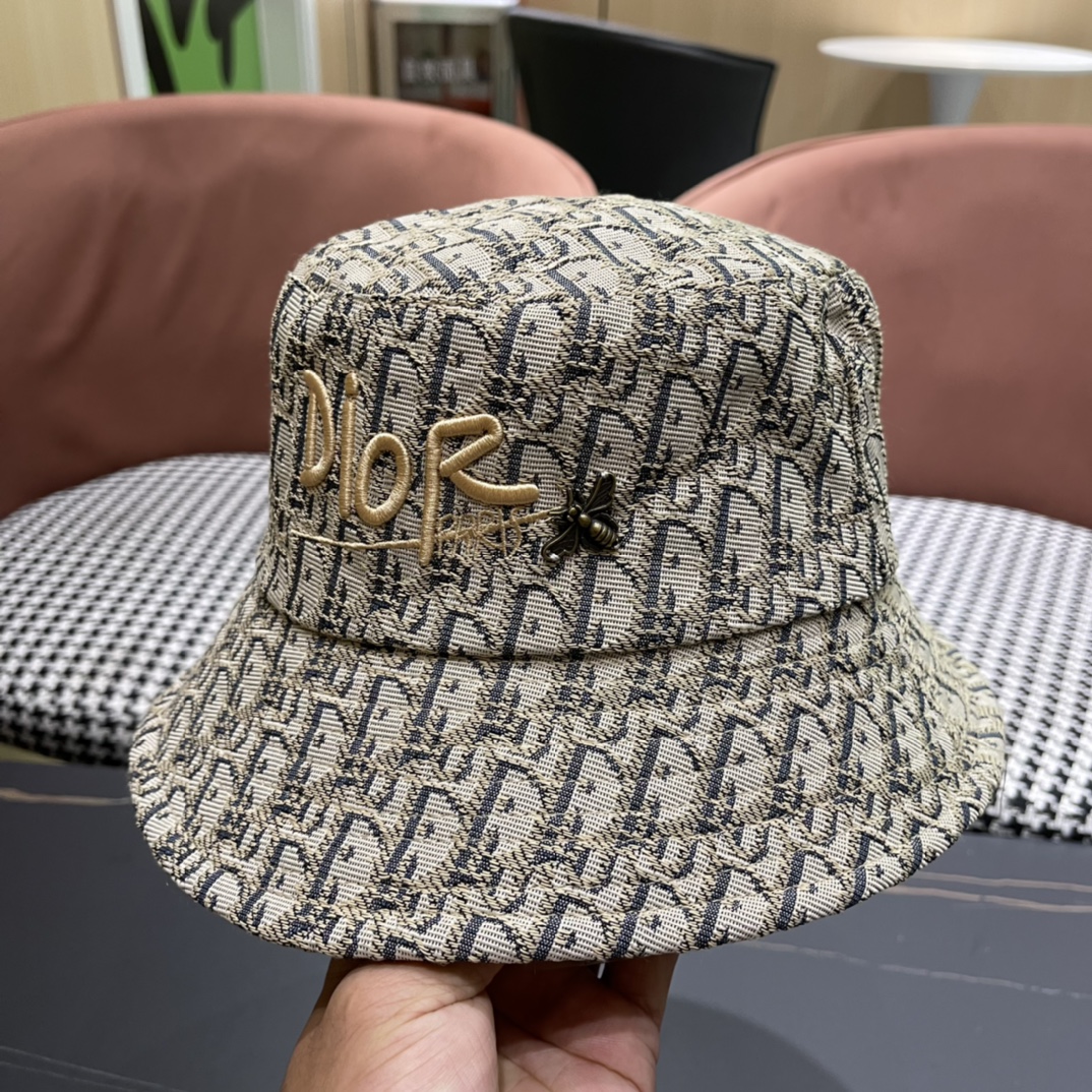  Dior 迪奥 新款原单渔夫帽， 精致純也格调很有感觉，很酷很时尚，专柜断货热门，质量超赞
