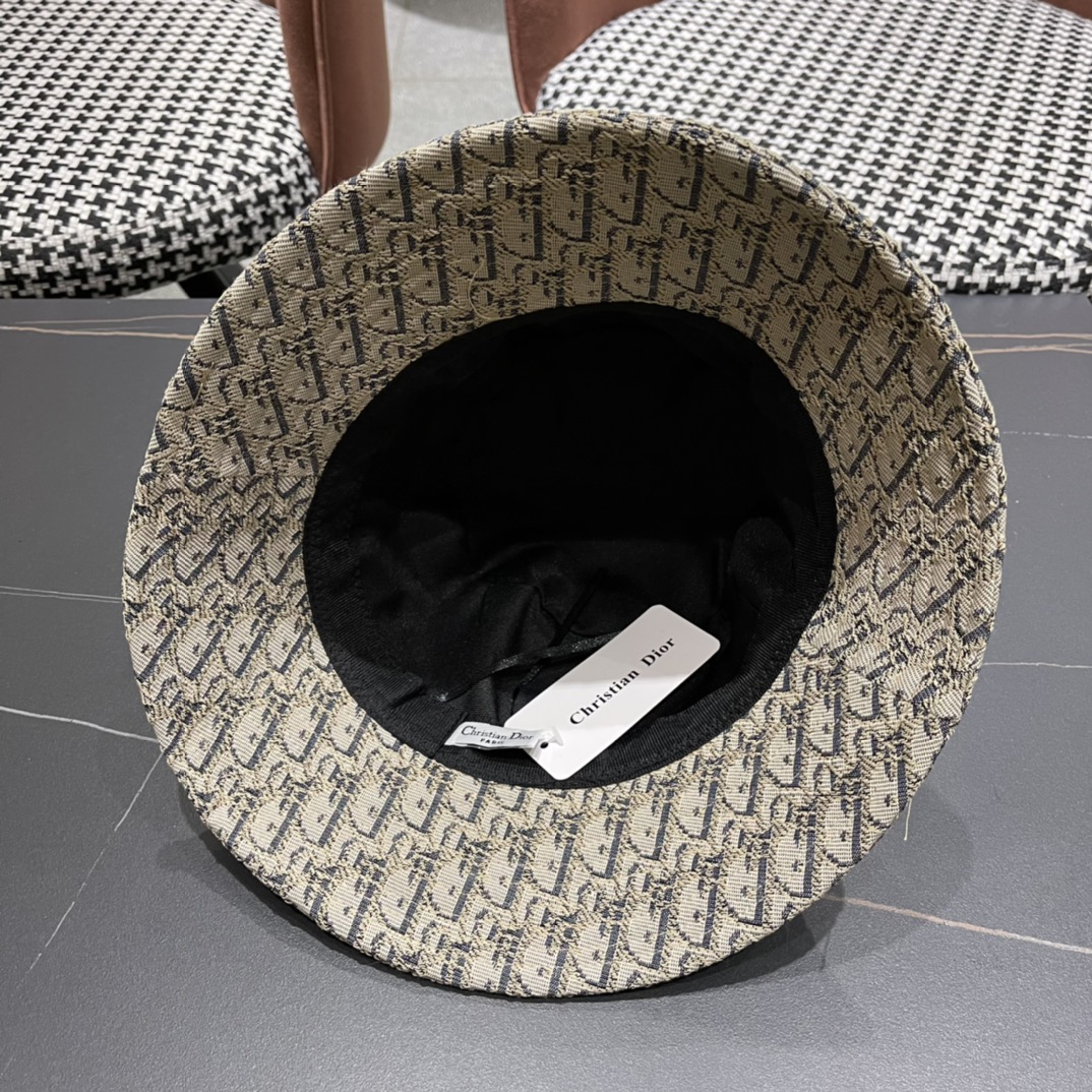  Dior 迪奥 新款原单渔夫帽， 精致純也格调很有感觉，很酷很时尚，专柜断货热门，质量超赞