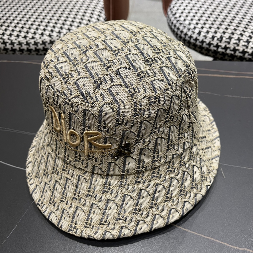  Dior 迪奥 新款原单渔夫帽， 精致純也格调很有感觉，很酷很时尚，专柜断货热门，质量超赞