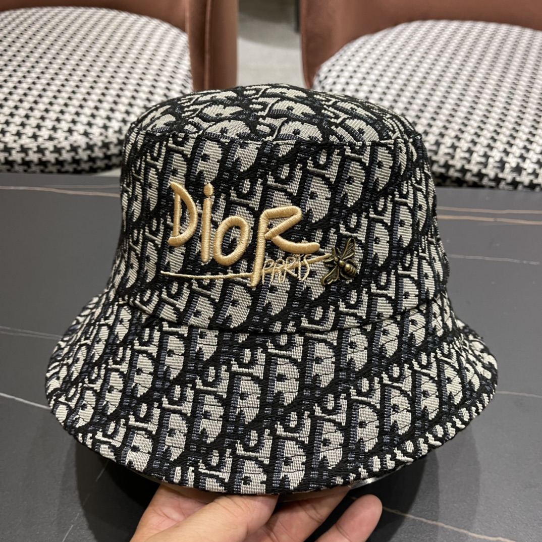  Dior 迪奥 新款原单渔夫帽， 精致純也格调很有感觉，很酷很时尚，专柜断货热门，质量超赞