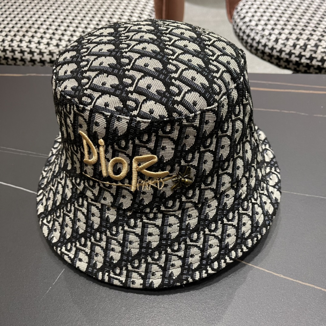  Dior 迪奥 新款原单渔夫帽， 精致純也格调很有感觉，很酷很时尚，专柜断货热门，质量超赞