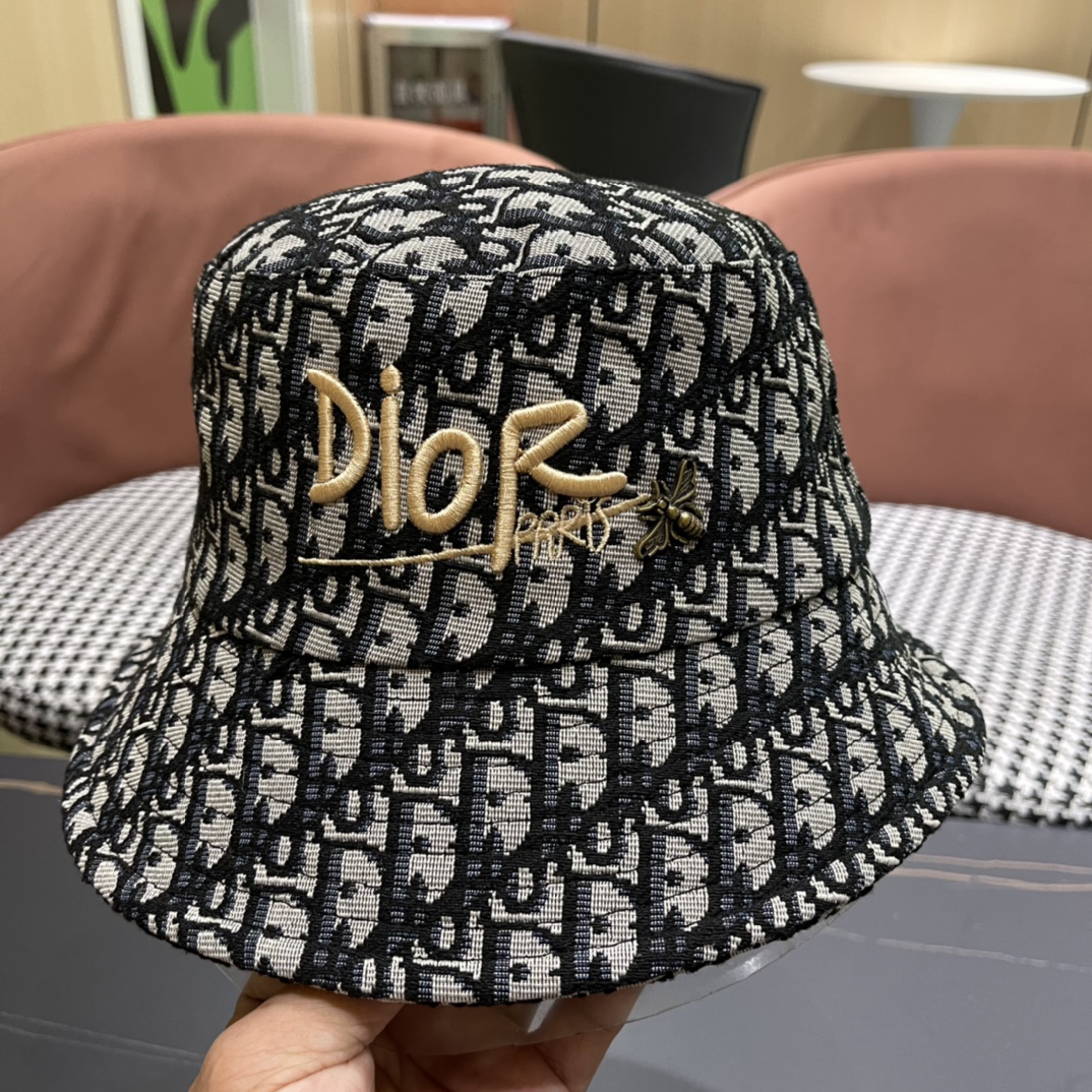  Dior 迪奥 新款原单渔夫帽， 精致純也格调很有感觉，很酷很时尚，专柜断货热门，质量超赞